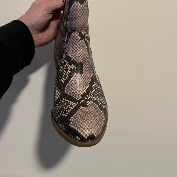 Carlos snakeskin booties, sz 8.5 - Picture 4 of 9